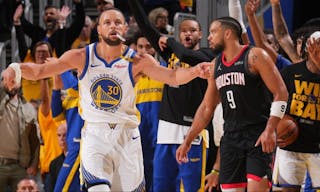 前锋终于找到射门感觉